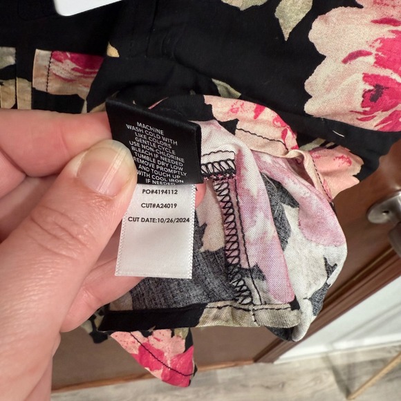 Torrid 3X Floral‎ Deep Black Steph Roses Sleeveless Top Plus Size - Picture 7 of 9